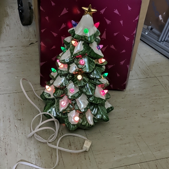 Ceramic Lighted Tree 13" Classic Traditions - Picture 7 of 10